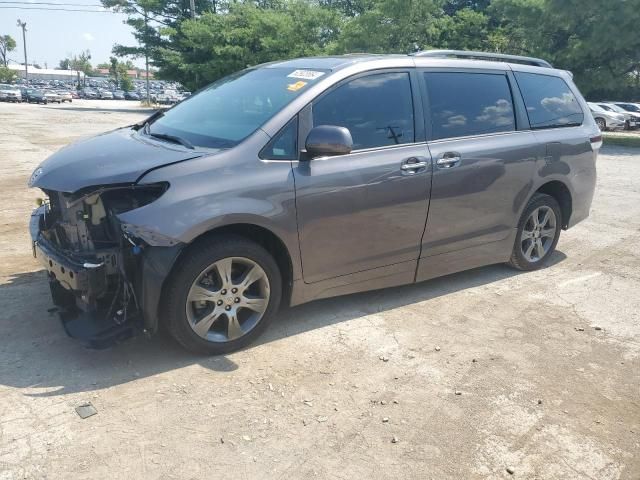 2015 Toyota Sienna Sport