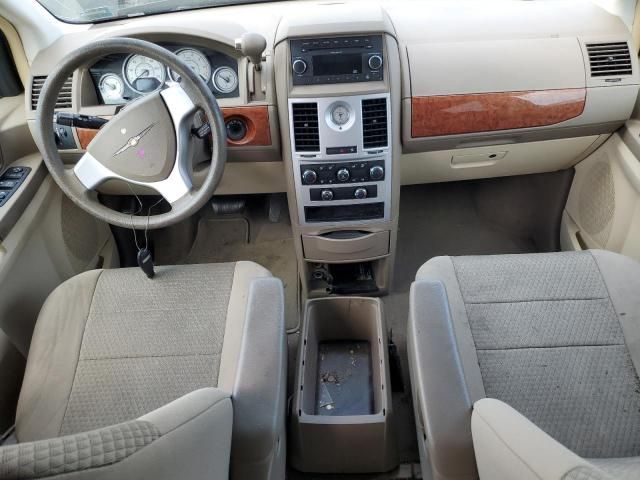 2009 Chrysler Town & Country LX