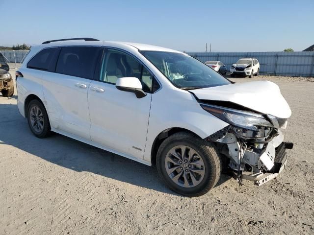 2021 Toyota Sienna LE