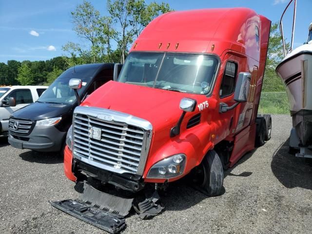 2015 Freightliner Cascadia 113