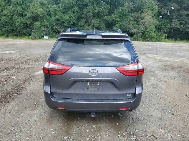 2020 Toyota Sienna XLE