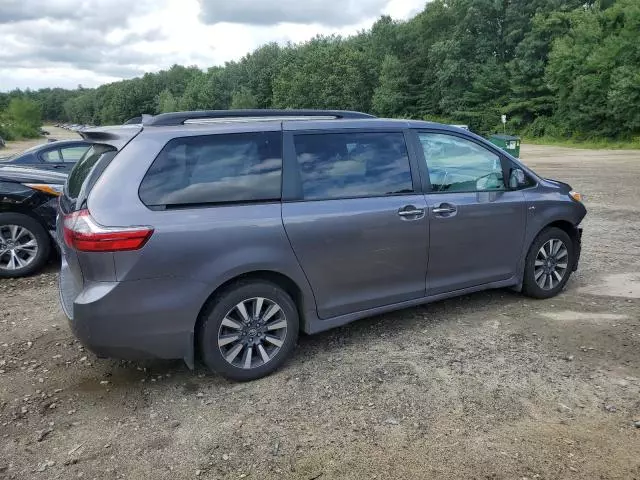 2020 Toyota Sienna XLE