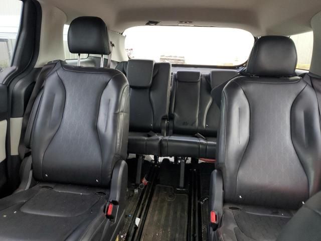 2023 KIA Carnival LX