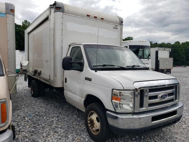 2016 Ford Econoline E450 Super Duty Cutaway Van