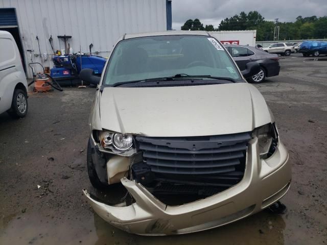 2006 Chrysler Town & Country LX