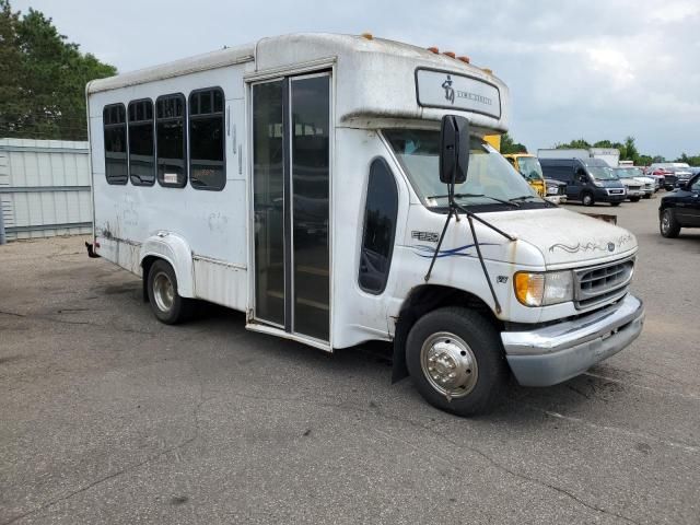 2001 Ford Econoline E350 Super Duty Cutaway Van