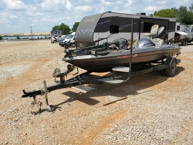 2004 Triton Boat