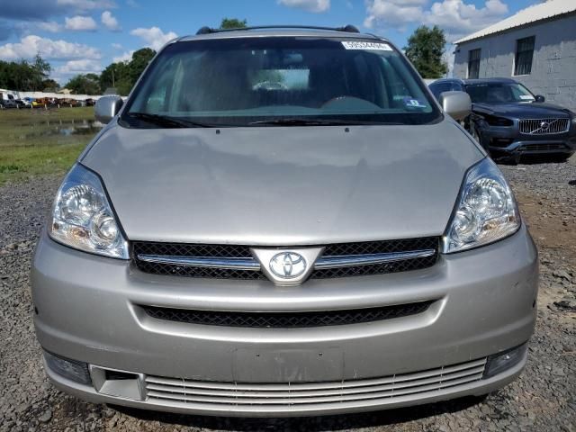 2004 Toyota Sienna XLE