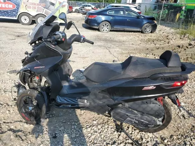 2021 Piaggio MP3 500