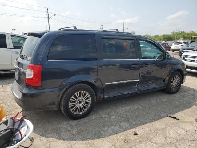 2013 Chrysler Town & Country Touring L