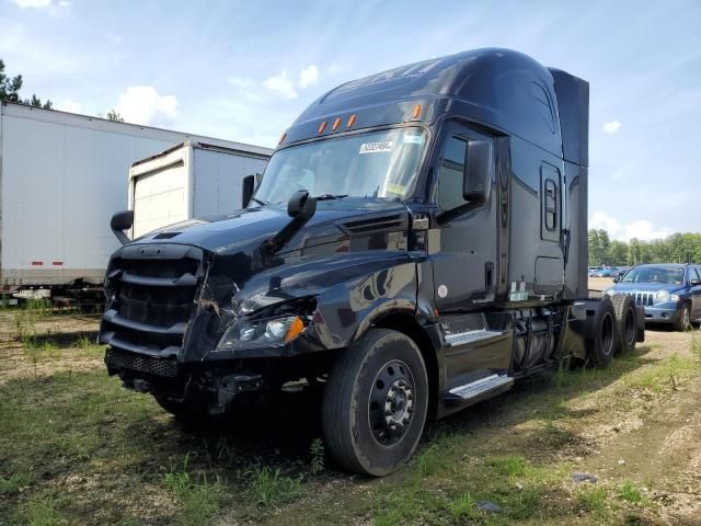 2020 Freightliner Cascadia 126