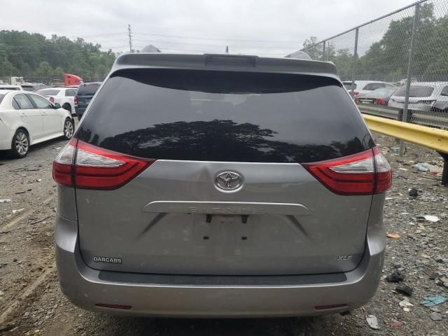 2018 Toyota Sienna XLE