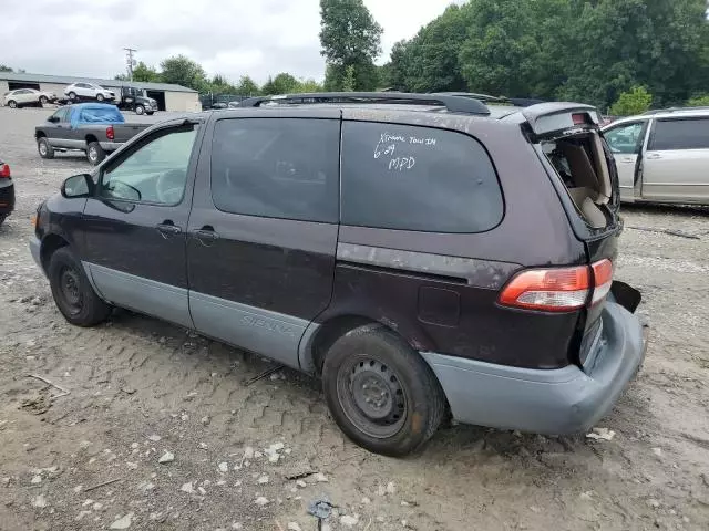 2002 Toyota Sienna LE