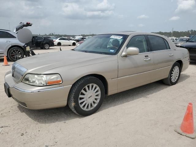 2005 Lincoln Town Car Signature Limited