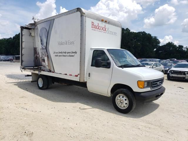 2004 Ford Econoline E350 Super Duty Cutaway Van