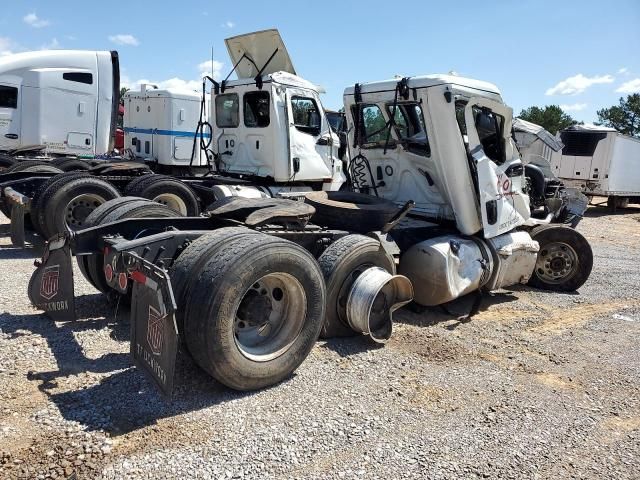 2019 Freightliner Cascadia 126