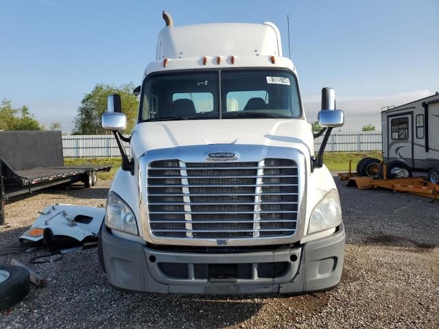 2016 Freightliner Cascadia 113