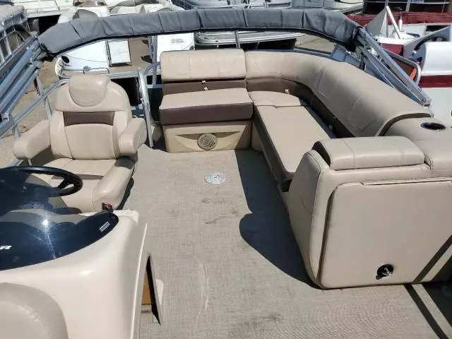 2018 Boat Pontoon