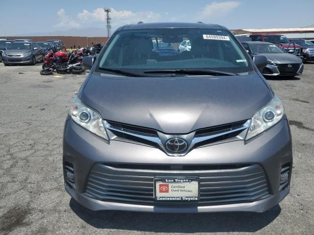 2020 Toyota Sienna XLE