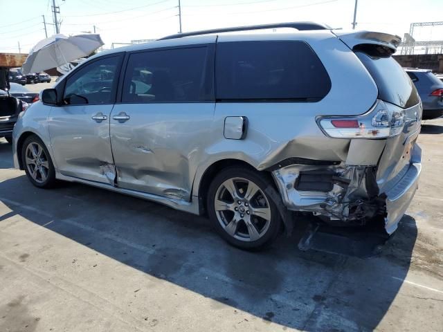 2019 Toyota Sienna SE