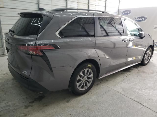 2021 Toyota Sienna XLE