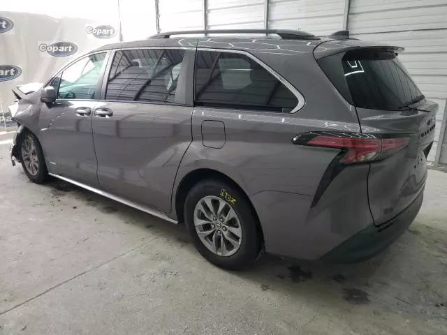 2021 Toyota Sienna XLE