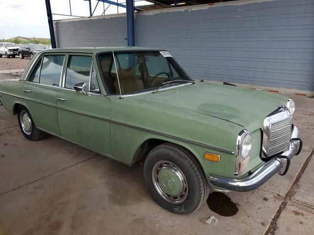 1973 Mercedes-Benz 220