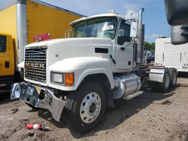 2005 Mack 600 CHN600