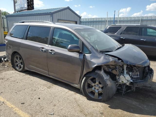 2015 Toyota Sienna Sport