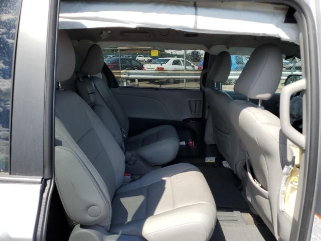 2015 Toyota Sienna XLE