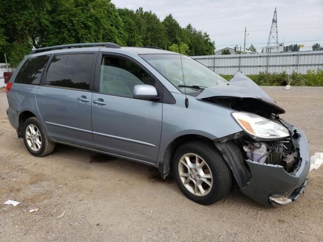 2004 Toyota Sienna LE