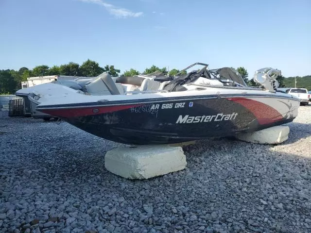 2013 Mastercraft Craft Boat