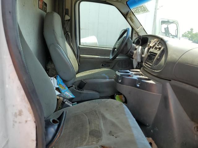 2005 Ford Econoline E350 Super Duty Cutaway Van