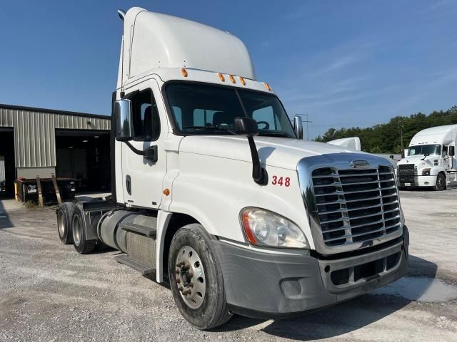 2012 Freightliner Cascadia 125