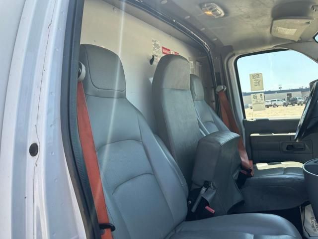 2017 Ford Econoline E350 Super Duty Cutaway Van