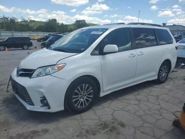 2018 Toyota Sienna XLE