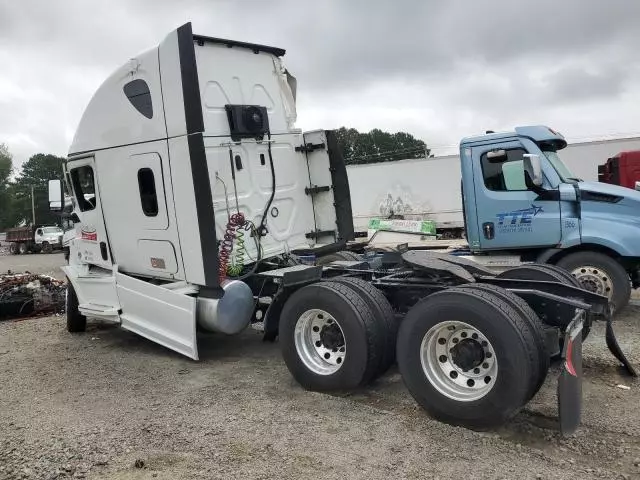 2024 Freightliner Cascadia 126