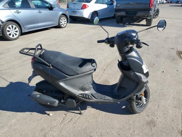 2012 Genuine Scooter Co. Buddy 125