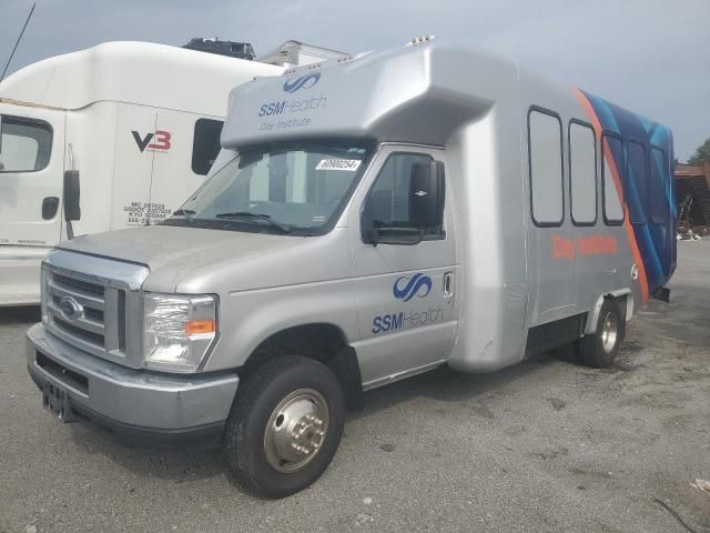 2018 Ford Econoline E350 Super Duty Cutaway Van