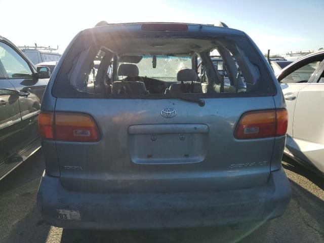 2000 Toyota Sienna LE