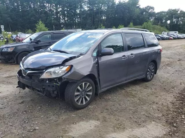 2020 Toyota Sienna XLE