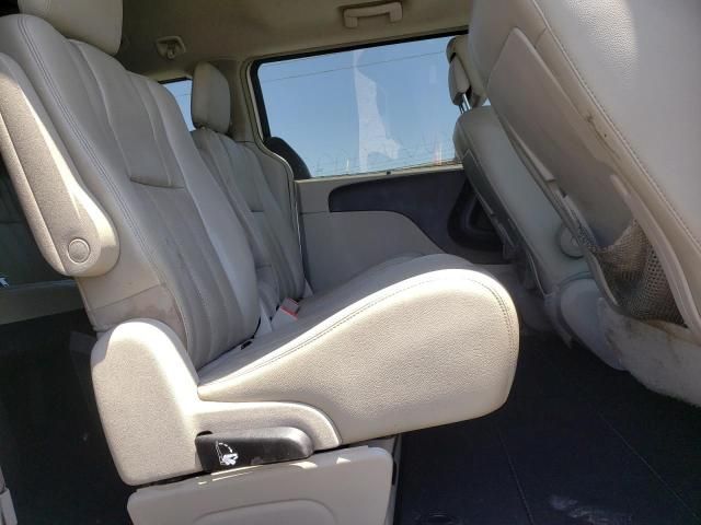 2011 Chrysler Town & Country Touring L