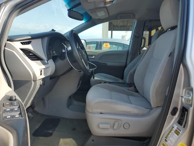 2017 Toyota Sienna LE