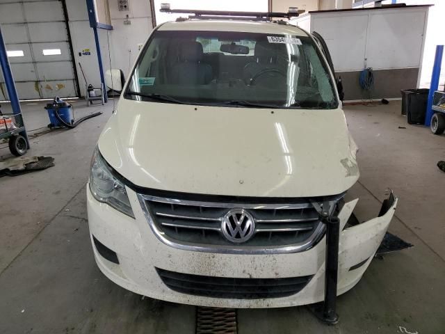 2012 Volkswagen Routan SE