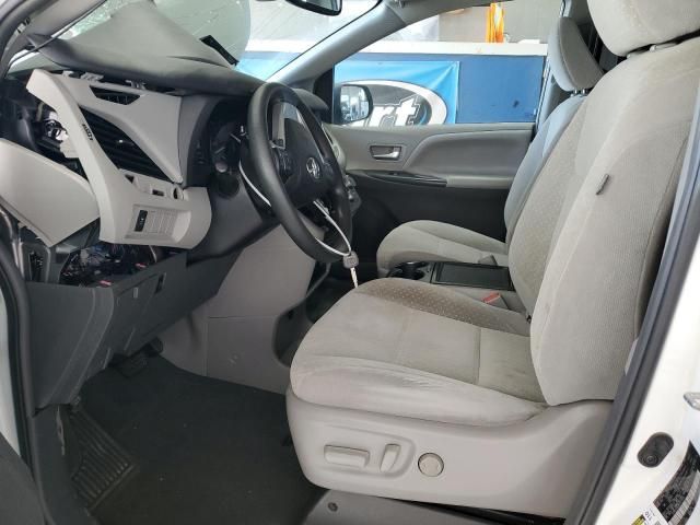 2019 Toyota Sienna LE