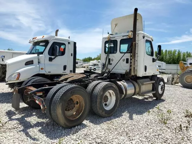 2012 Freightliner Cascadia 125