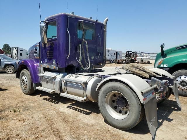 2020 Freightliner Coronado