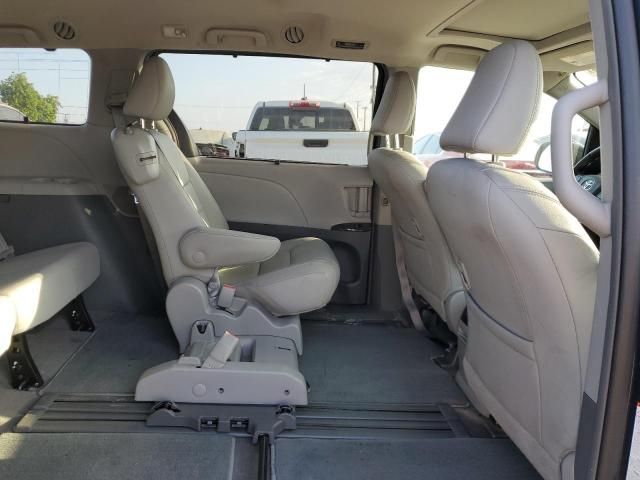 2018 Toyota Sienna XLE