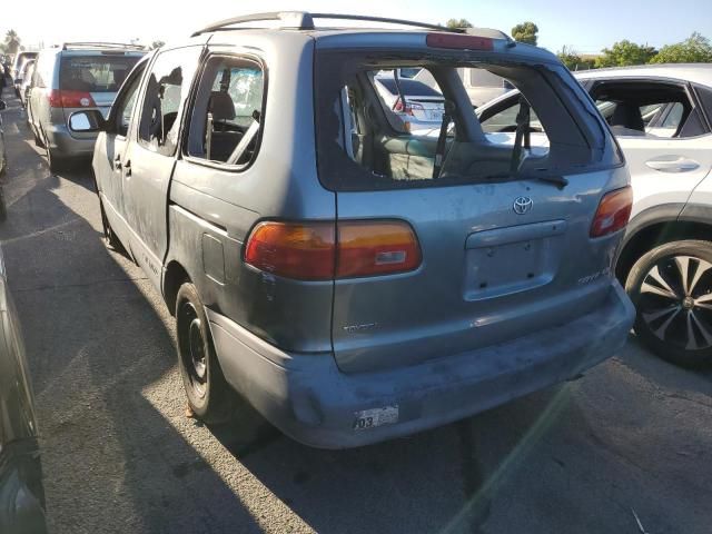 2000 Toyota Sienna LE