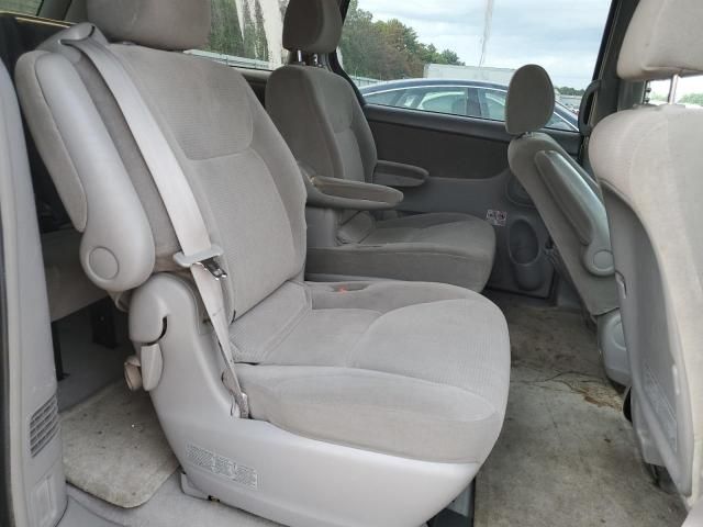 2004 Toyota Sienna CE